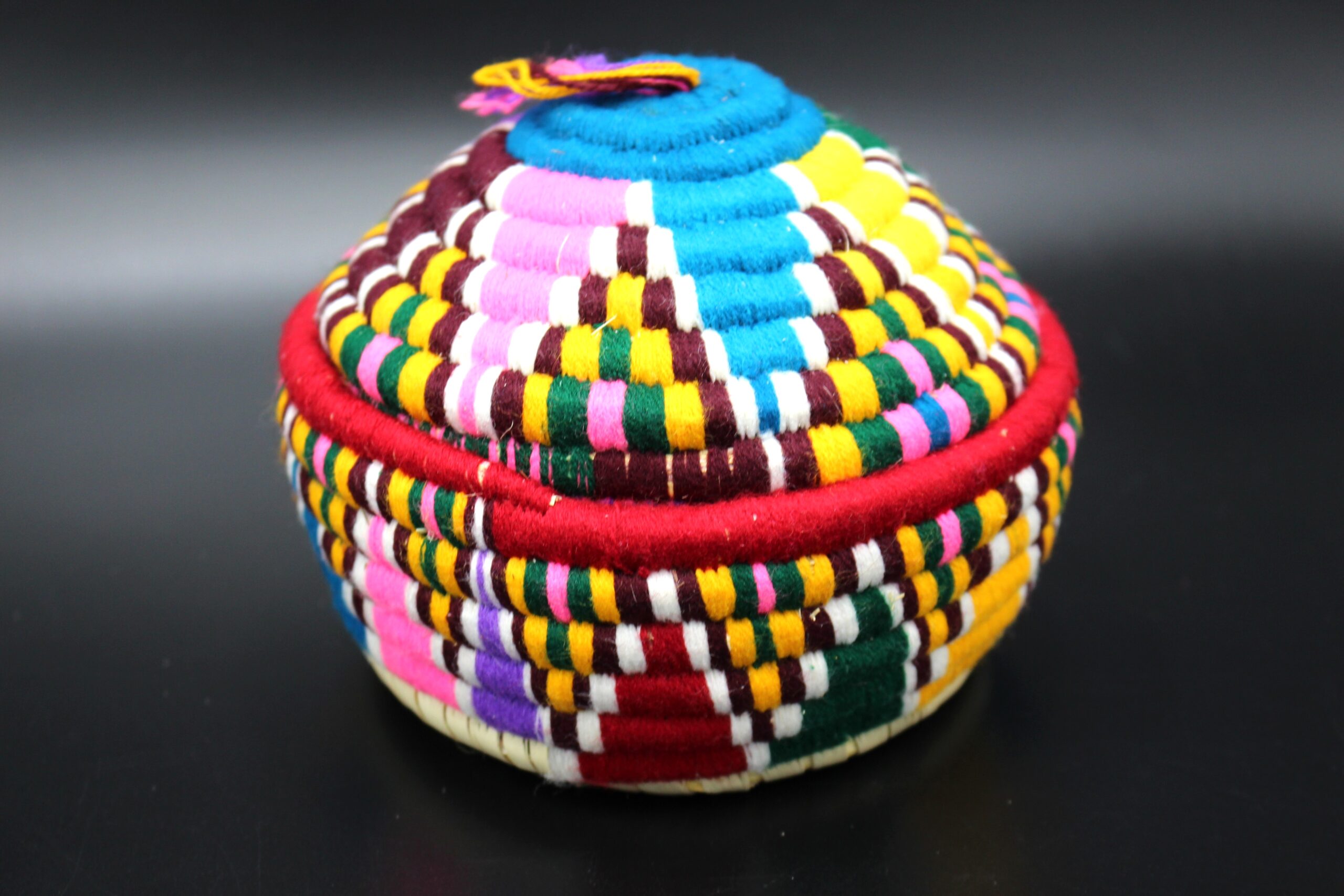 Dose mit Deckel groß - Mehrfarbig