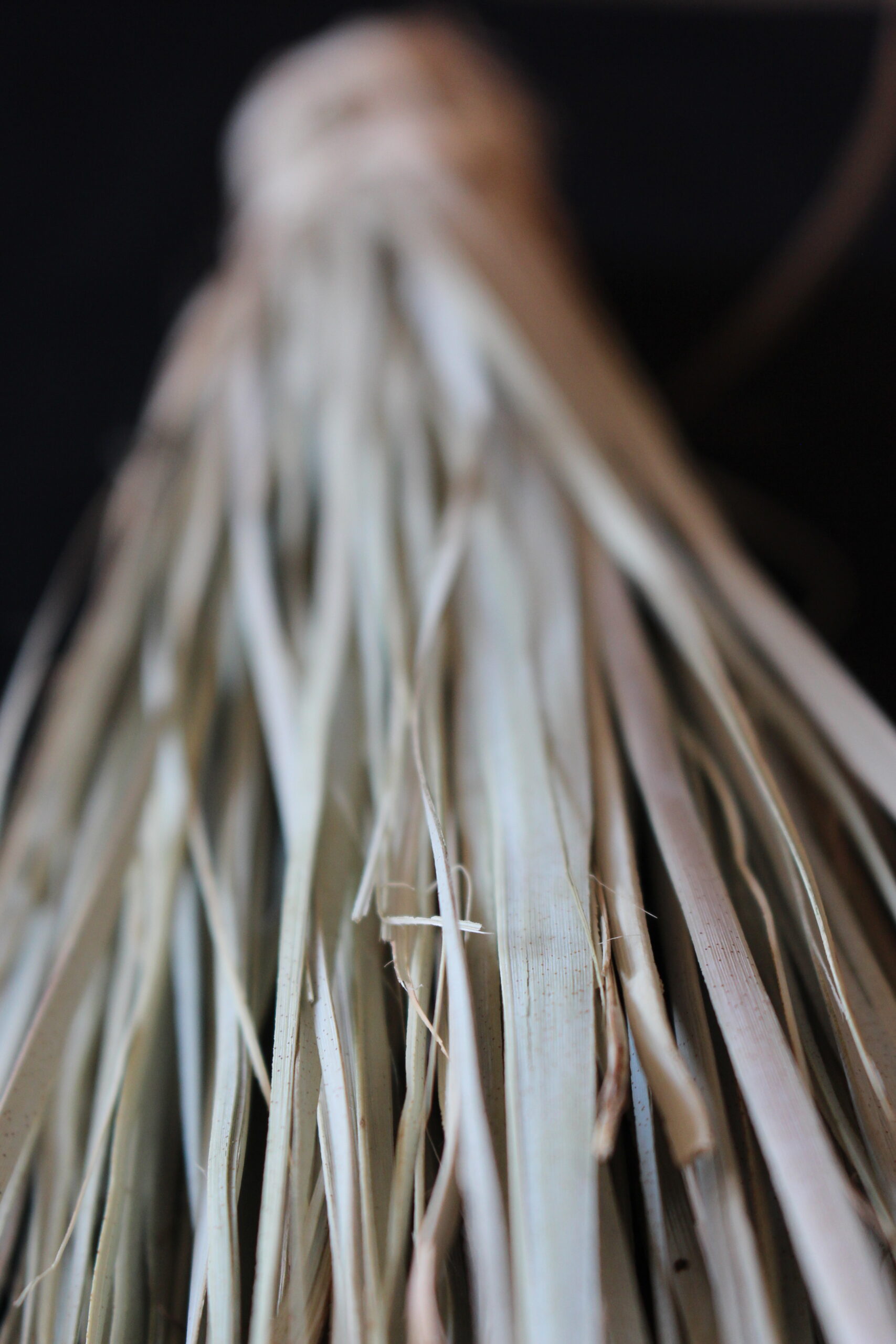 Besen aus Bast - groß – Bild 2