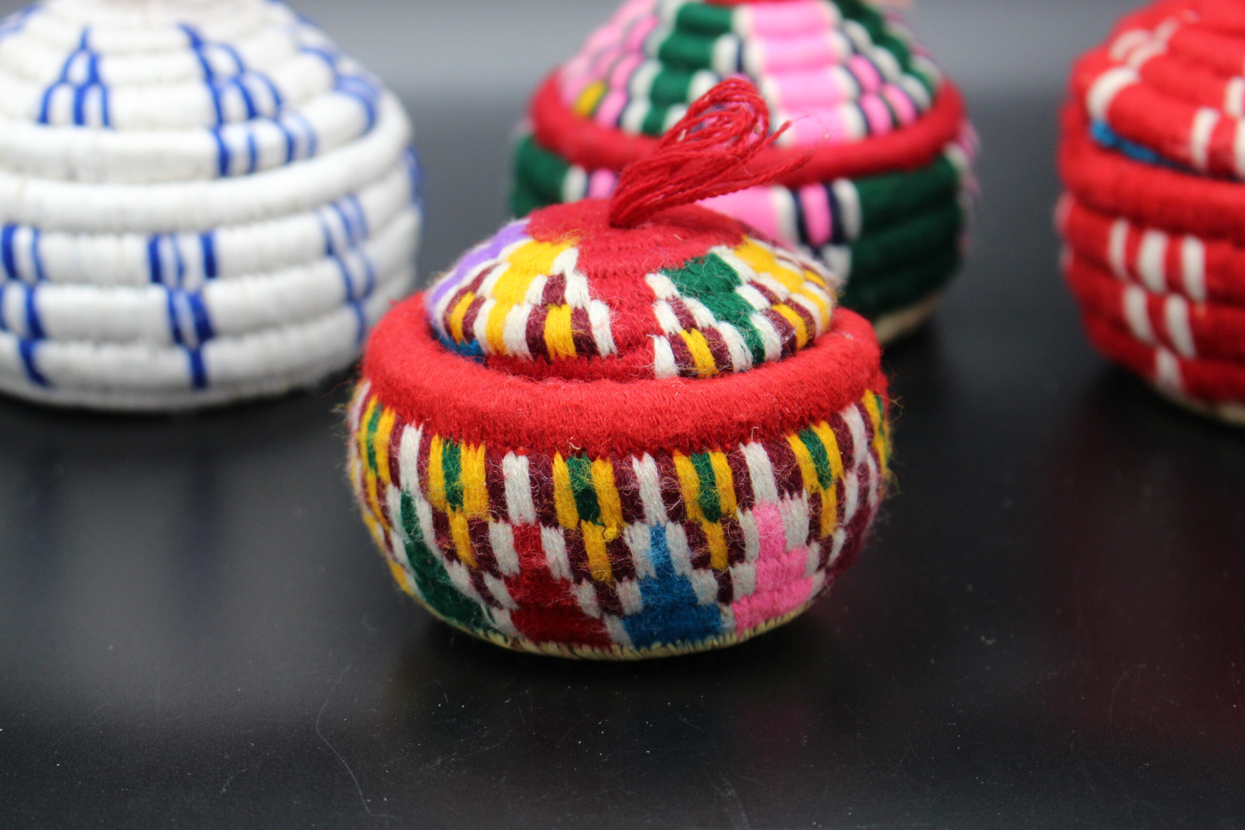 Dose mit Deckel klein - Mehrfarbig