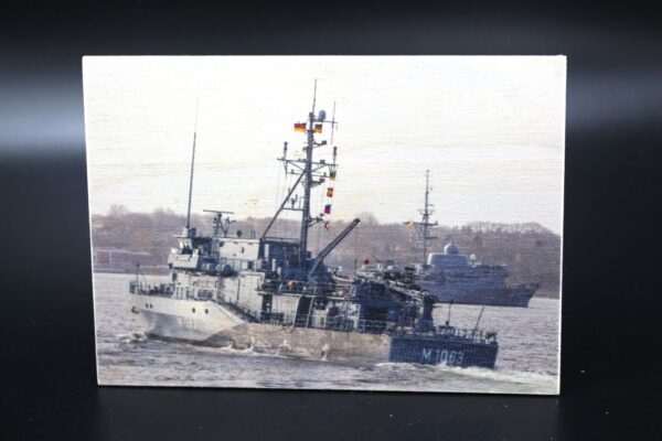 Holzkarte "Minenjagdboot M 1063 BAD BEVENSEN"